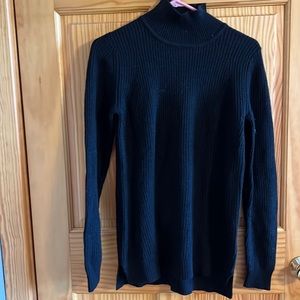 Banana Republic Women’s Black mock neck sweater size medium